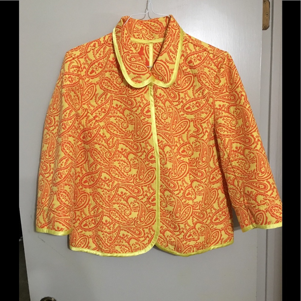 Ladies jacket. - Picture 2 of 2